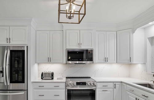 Dolphin Isles Villa | NEW! Chic & cozy villa with saltwater pool & spa 5 min walk to the beach