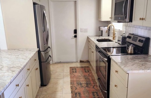 Gulf Gate Estates House | NEW Coastal comfort, 3 bedroom, minutes from beach, walk to local restaurants