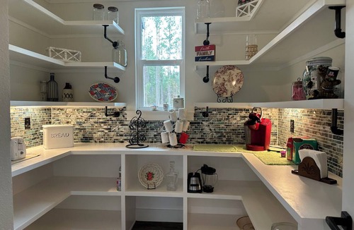 Wellborn House | New Construction 3-bedroom farmhouse in marvelous Wellborn, Florida with AC.