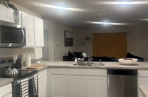 Florida Shores House | New Construction Home Located Next to a Publix Plaza With Space to Fit 10 Guests