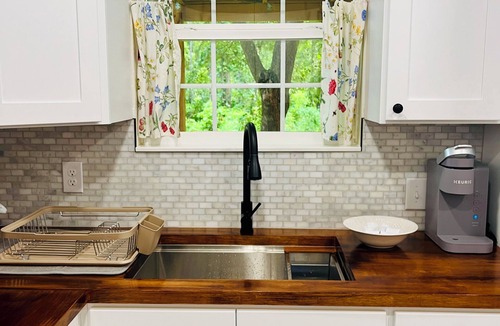 Fort White House | New Cottage within minutes from our Famous Springs!