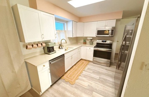St. Petersburg - Clearwater House | NEW Designer Pool Oasis 10m to Downtown St Pete 15m to Beach