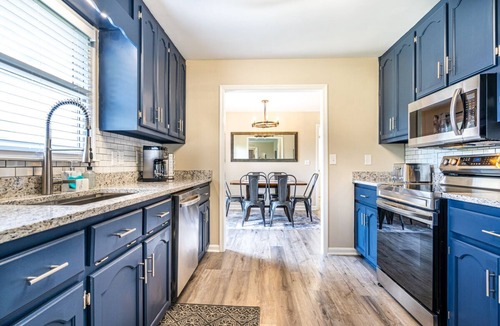 Athens House | NEW! Fully stocked luxury home 5 min to I-65/I-72.