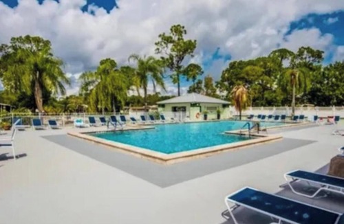 Jacarandas House | NEW: Golf, Pool, Hot Tub, Golf Cart—3br 2ba 1634 sqft home in Lake Fairways CC