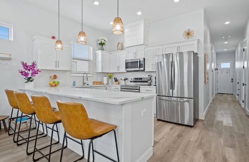 El Centro Beach House | *New~Heated Pool+Great Patio+Grill+Pool Table