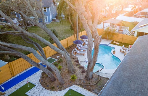 Palm Harbor House | NEW Heated Pool Resort Theater & Mini Golf
