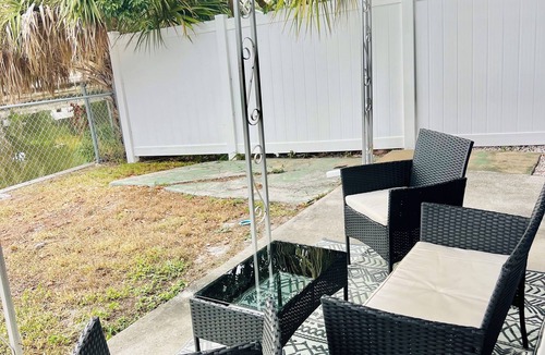 Tampa Apartment | New Listing Apartment - Central Location, Waterfront fenced yard, Washer & Dryer