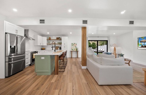 Shady Banks House | NEW - Luxurious Saltwater Pool Retreat - Near Las Olas