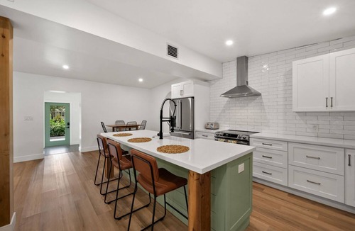 Shady Banks House | NEW - Luxurious Saltwater Pool Retreat - Near Las Olas