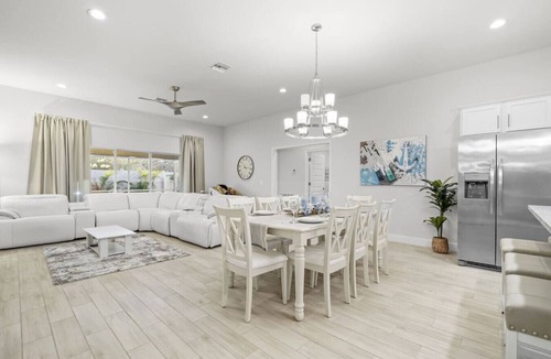 South Venice House | NEW Luxury Build w/Massage Chair & Saltwater Pool