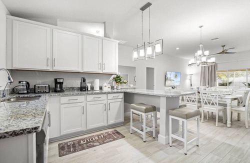 South Venice House | NEW Luxury Build w/Massage Chair & Saltwater Pool