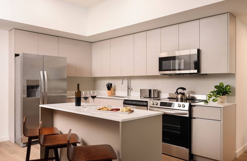 Midtown Hotel | New Luxury Hotel in Edgewater 2 Suites Rooftop Pool | Sense28 by AvantStay