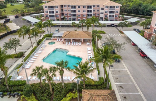 Majestic Palms Condo | New, Modern, Close to Beaches!