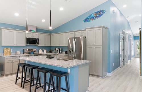 Old Homosassa House | New Modern Homosassa Home Hot Tub, Putting Green