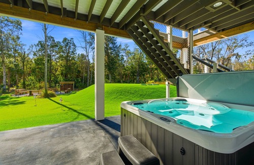 Old Homosassa House | New Modern Homosassa Home Hot Tub, Putting Green