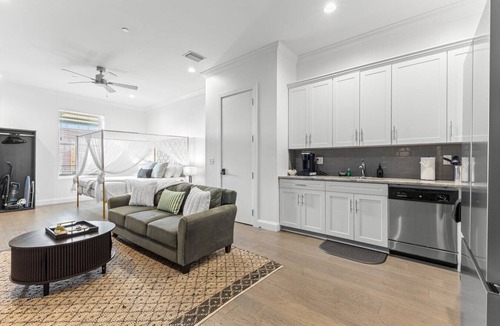 Historic Ybor Apartment | NEW! Mojito Manor | Vibrant Ybor Studio on 7th Ave