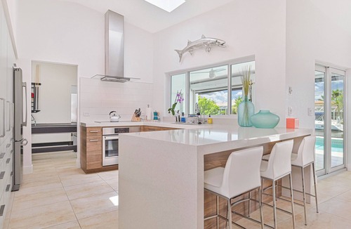 Punta Gorda House | NEW! PARADISE! MODERN-WATERFRONT-LARGE HEATED POOL-5 MIN TO FISHVILLE