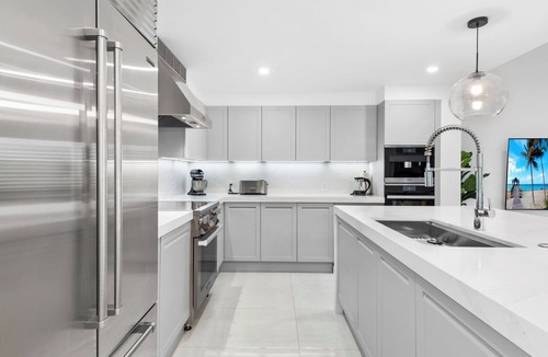 Hunt Club House | New PGA Home on 10th Hole with Private Hot Tub by Guaranteed Rental™