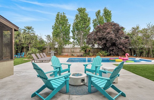 Northeast Pensacola House | *New POOL with Sun Shelf *5 beds * Arcade * Ping Pong * Dog Friendly- Even a Doggy Door! * Astro Turfed Yard * 15 min to Downtown, 25 min to Pensacola Beach * Kids Room with Toys, Crib, and High Chair * Game Room Overlooking