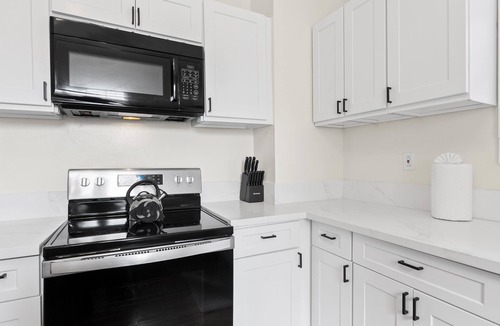 Southbank House | NEW! The Drift -Spa, BBQ, Firepit & Pet Friendly-Dwtn San Marco-Jacksonville