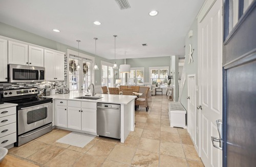 Laurel Grove House | NEW to VRBO-FREE Golf & Activities ~Golf Cart~Hot tub, Pool, Gym