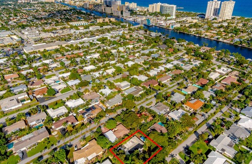 Cypress Point House | NEW! Tropical Retreat Family Home, 5 mim to beach