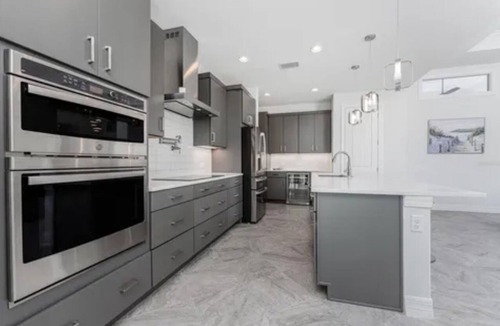 White Marsh House | NEW. UPSCALE GETAWAY. 3Bd/3Ba heated saltwater pool and Spa