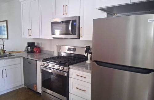 Biloxi Hotel | Newly Built 3-bedroom hotel with AC in charming Ocean Springs