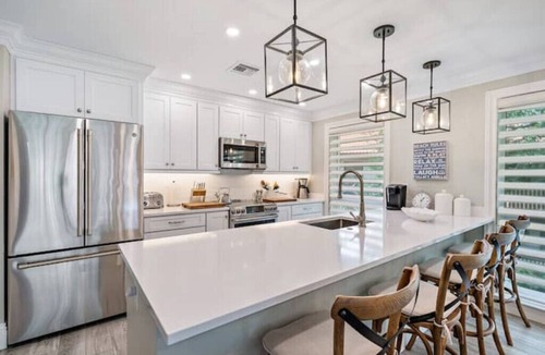 Hunt Club House | Newly Decorated Waterfront Home in PGA National by Guaranteed Rental™