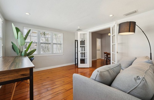 College Park House | Newly Furnished College Park Near Downtown