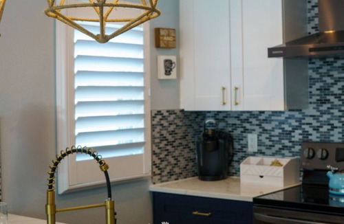 Indian Rocks Beach House | Newly Remodeled Modern Coastal Cottage- Walk to White Sand - Couples Retreat.