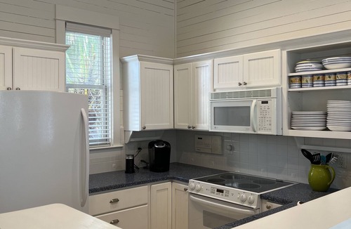 Sunnyside House | Newly Remodeled. 20 second walk to Beach walkover. Gulf views on 2nd/3rd floors!