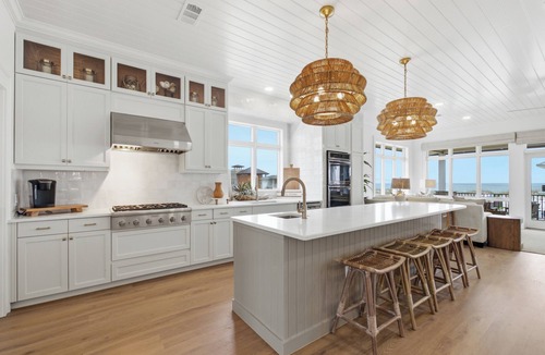 Villa Segunda House | Newly Remodeled Designer's Luxury BeachHome/Amazing views,POOL,10 steps to sand!