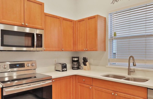 Tuscan Hills House | Newly renovated home w/ a furnished lanai, private pool, & full kitchen!