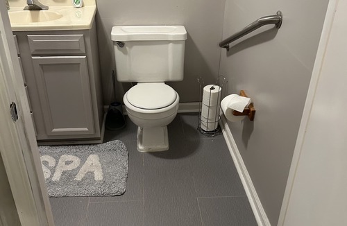 Tarrant House | newly renovated one bedroom studio.