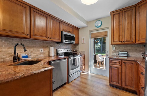 Rio Vista House | Newly renovated professionally decorated Gem close to beach, river and downtown.