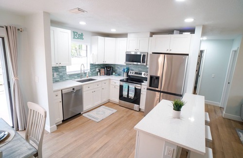 Jensen Beach House | Newly Renovated & Spacious 3BR Family-Friendly Home by Downtown & Beach