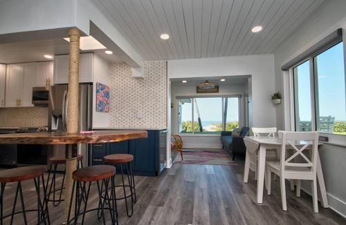 Belleair Beach Cottage | Newly Renovated Cottage ON the beach, Ground Floor, no stairs