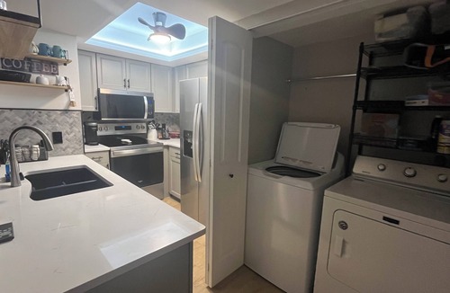 Biggar Condo | Newly updated 2br2br+Den golf course property near airport 90-day min stay