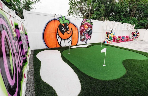 Northwest Orlando House | Next Level Orlando: Space Surf Springs Pool+Games