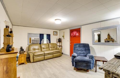 Langston House | No Pet Fee! Family Cabin 2 Mi to Lake Guntersville
