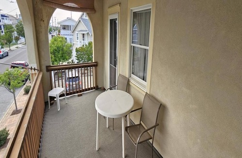 Gardens House | Northend 3 Bedroom, 2nd Floor Rental – Walk to Beach & Boardwalk!