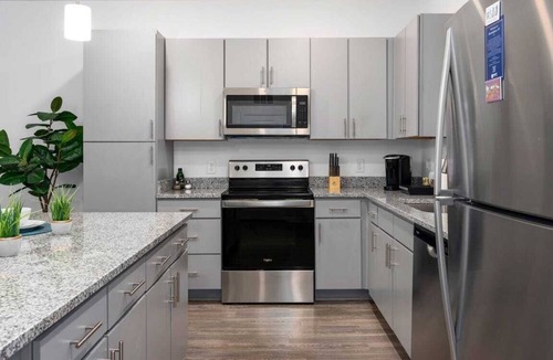 Pelham Apartment | Oak Mountain Retreat: Pool, Gym & Balcony