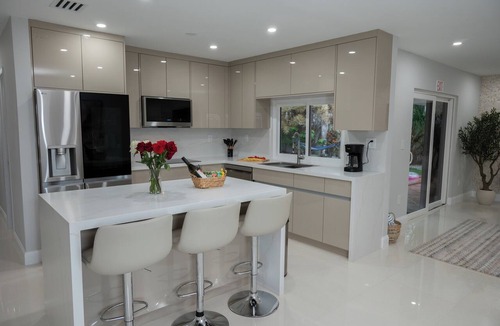 Sunset House | Oasis Town House. Top location property with Pool - BBQ - Games & More
