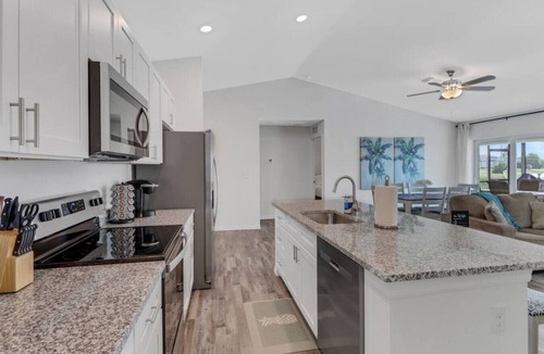 Diplomat House | Oasis W/Heated Salt Water Pool & Private Pier! Great for 2 Families!