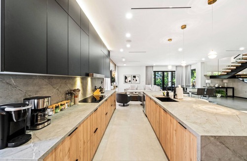 Birch Park Finger Streets Villa | Ocean Crown Villa - A Modern Beach Getaway