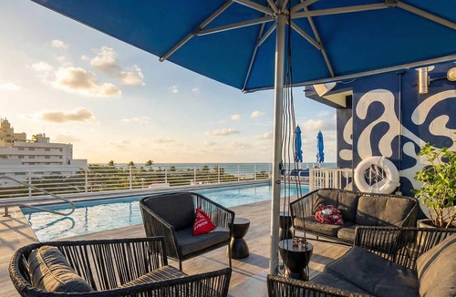 South Beach Condo | Ocean Dr | Balcony | Rooftop Pool