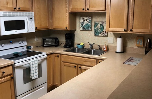 New Smyrna Beach House | Ocean View 2BR 2BA, Back to School SALE! 3 Night Min, Labor Day Weekend is OPEN!