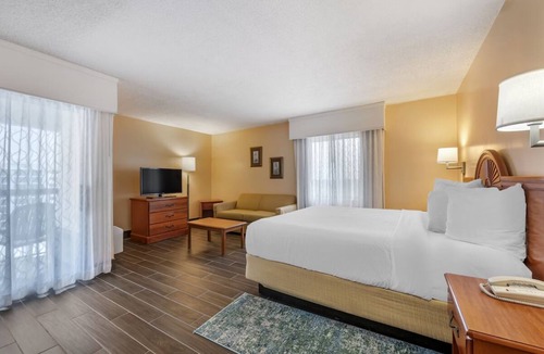 Seabreeze Park Hotel | Ocean View Retreat with Pool and Parking Near Speedway & Beach | 3 Units