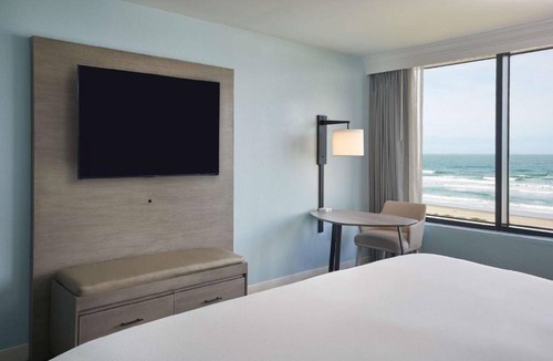 Cocoa Beach Hotel | Oceanfront Bliss in Cocoa Beach | Outdoor Pool, Bike Rental, Atlantic Views